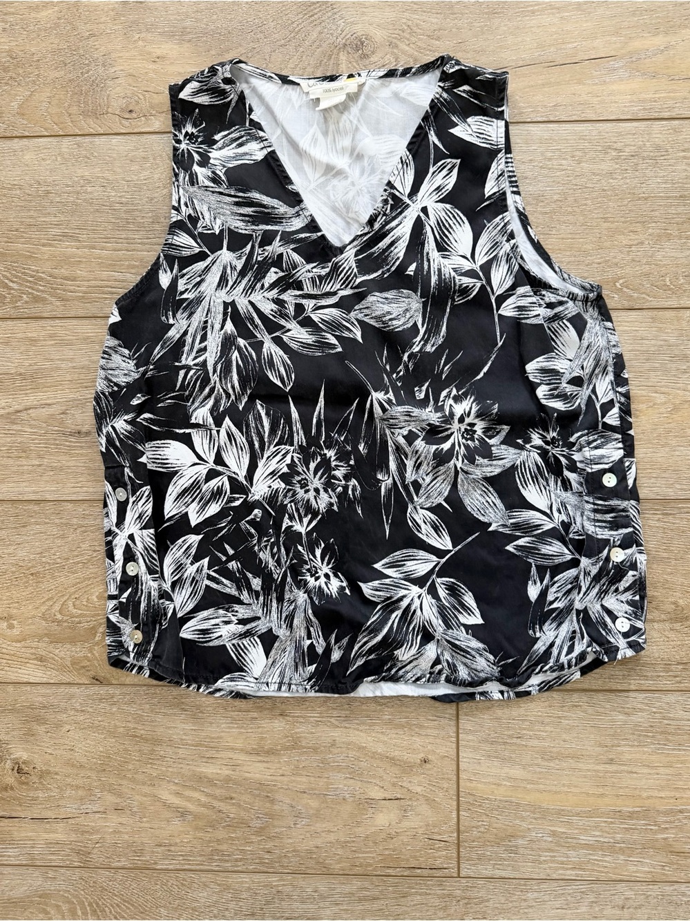 C&C California Tropical Floral Top Large sleeveless V-neck  Gray White Tropical